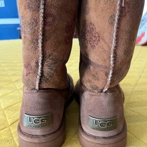 Limited edition slightly used women’s UGG boots size 7